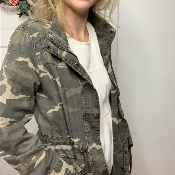 Charlotte Russe Jackets & Blazers - Charlotte Russe Olive Green Camo Zip Jacket